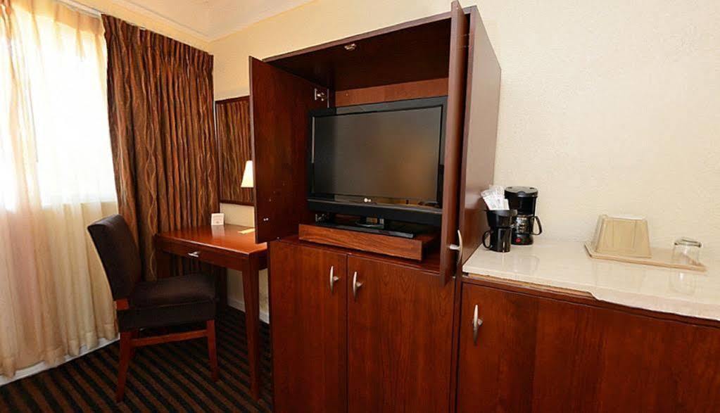 Lexington Inn & Suites-Elgin Esterno foto
